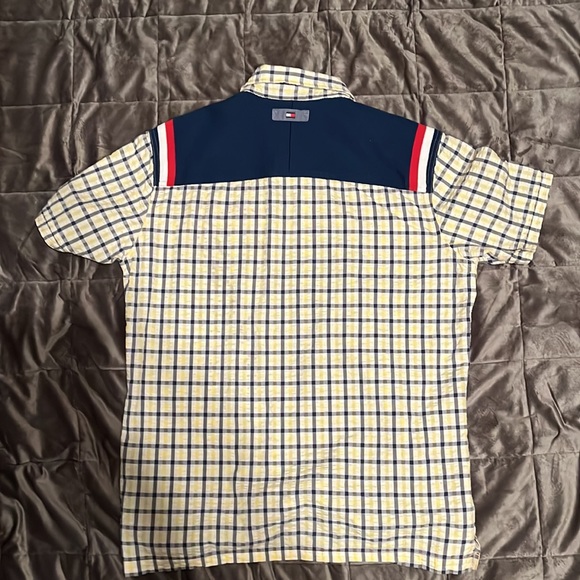 Tommy Hilfiger shirt with unique back hit - Picture 3 of 3